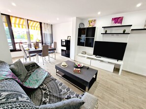 TV - Luxury San Marino apartments & pool view (Los Cristianos)