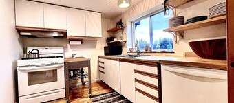 Stay near Jay Peak at your own private cabin with 18 brookside acres!