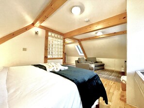 3 bedrooms, iron/ironing board, travel cot, free WiFi