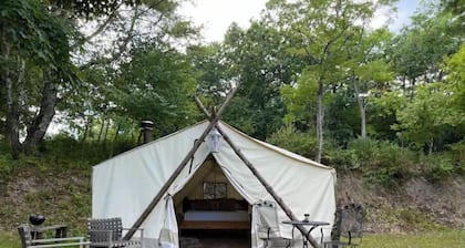 Avalanche Farm, lovely private tent/stream access!