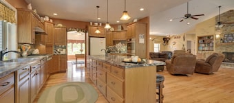Family-Friendly Retreat w/ Deck in Cassville!