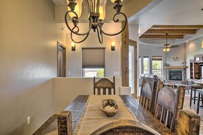 Dining - Mountain-View Las Cruces Getaway w/ Gas Grill (Las Cruces)