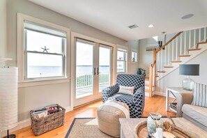 TV, fireplace, DVD player, books - Private Beach! Oceanfront Escape in Mattapoisett (Mattapoisett)