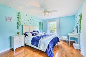 3 bedrooms, desk, iron/ironing board, travel cot - Family-Friendly Brookville Home w/ Hot Tub! (Brookville)