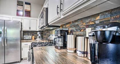 Pool & Game Room: Pet-Friendly Indio Retreat