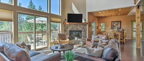 TV, fireplace, table tennis, books