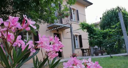 Old mansion with Provencal flavor in the center with garden and private parking!