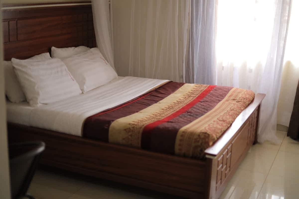 Ropa de cama de alta calidad, camas con efecto memoria y escritorio