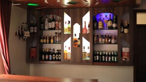 Bar (trong khuôn viên)