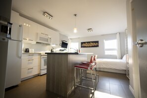 Loft | Desk, laptop workspace, soundproofing, iron/ironing board - Le Chic-Urbain (Rouyn-Noranda)