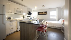 Loft | Makan dalam bilik