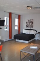 Loft avec un lit + divan-lit | Desk, laptop workspace, soundproofing, iron/ironing board