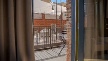 Room, 1 King Bed, Non Smoking, Balcony | Terrace/patio