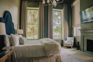 Room 6: Second-Story King | Down comforters, desk, blackout drapes, iron/ironing board - The Woodward Hotel (Macon)