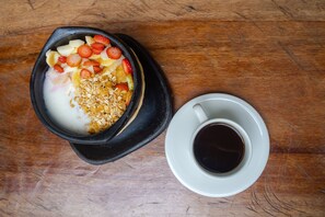 Tägliches inbegriffenes kontinentales Frühstück