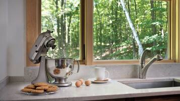 雪櫃、微波爐、焗爐、爐具