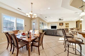Dining - Cheerful 4 bedroom with pool (Indio)