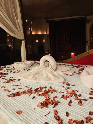 Suite Studio Majestueuse, 1 très grand lit, bain à remous