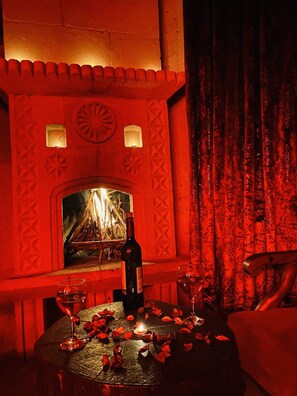 Grand Studio Suite, 1 King Bed, Jetted Tub - Ela cave house (Ürgüp)
