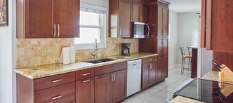 Lakefront Home on Lake Griffin / Harris chain of lakes and close to the Villages