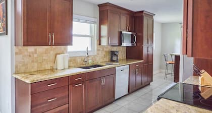 Lakefront Home on Lake Griffin / Harris chain of lakes and close to the Villages