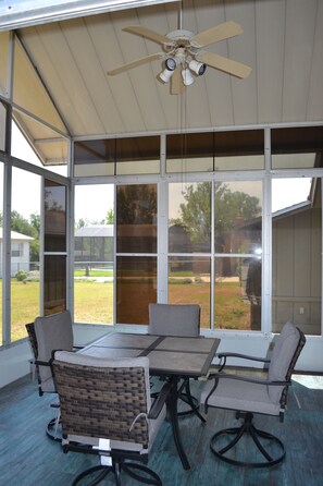 Dining - Lakefront Home on Lake Griffin / Harris chain of lakes and close to the Villages (Fruitland Park)