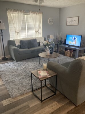 Smart TV, books, offices - Cozy WhitePine Getaway neighboring The Great Smoky Mountains (White Pine)