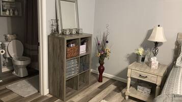 3 soveværelser, skrivebord, strygejern/strygebræt, weekendseng