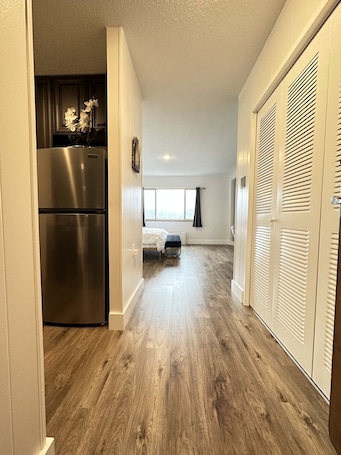 1 bedroom, free WiFi, bed sheets. Sophisticated Studio Apartment in Gadsden, AL