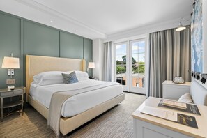 Safe på rommet, blendingsgardiner, lydisolert og strykejern/-brett