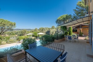 Outdoor dining - 4-BEDROOM PRIVATE VILLA WITH POOL AND GARDEN ( N°449) (La Motte)