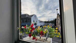 Interior - 3 Bedrooms Apartment With Free Parking, Self Check in/out - Perfect for 8 Guests (Cowdenbeath)