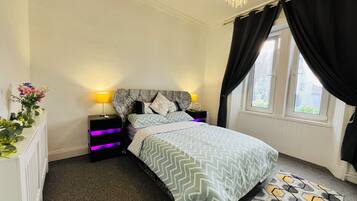 3 chambres, fer et planche à repasser, Wi-Fi gratuit, draps fournis