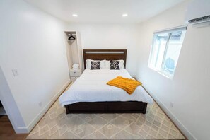 1 slaapkamer, een strijkplank/strijkijzer, wifi, beddengoed