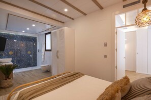 2 bedrooms, travel crib, free WiFi, bed sheets