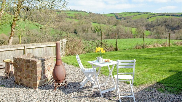 Outdoor dining - 2 bedroom accommodation in Withleigh, near Tiverton (Withleigh, near Tiverton)