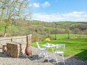 Outdoor dining - 2 bedroom accommodation in Withleigh, near Tiverton (Withleigh, near Tiverton)