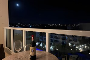 Apartment | Outdoor dining