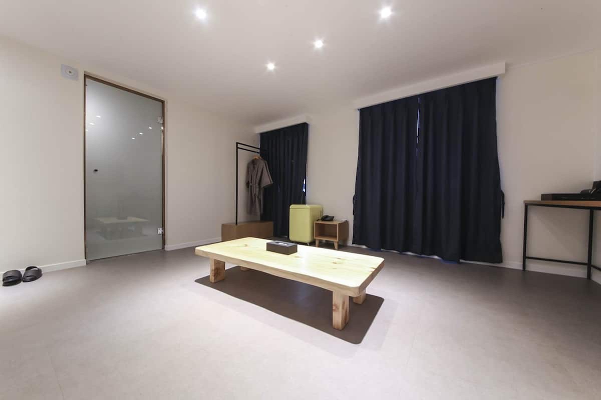 Traditional Room | Free WiFi, bed sheets