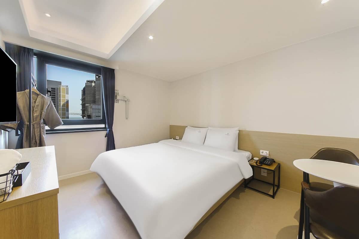 Standard Double Room | Free WiFi, bed sheets
