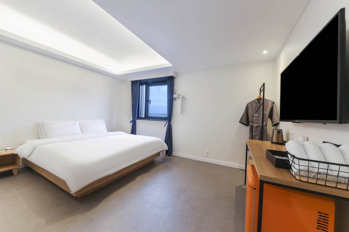 Deluxe Double Room (Semi Ocean View) | Free WiFi, bed sheets