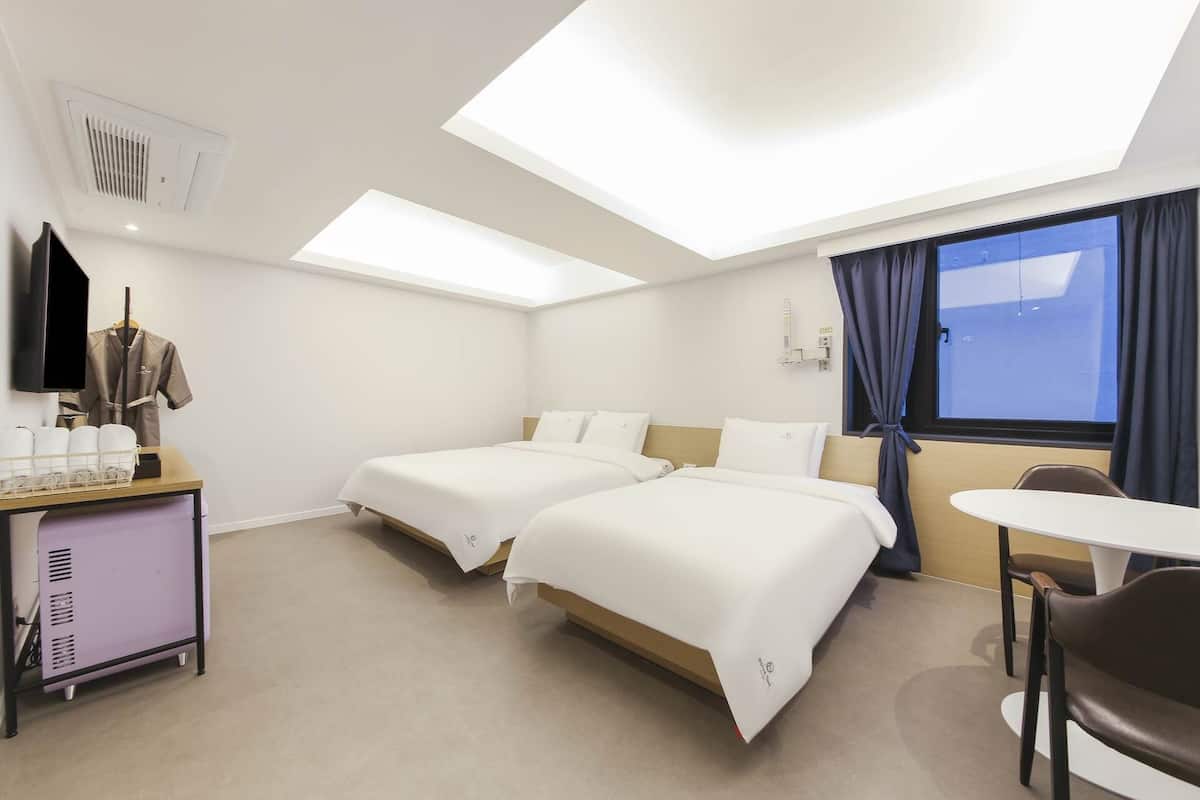 Deluxe Twin Room | Free WiFi, bed sheets