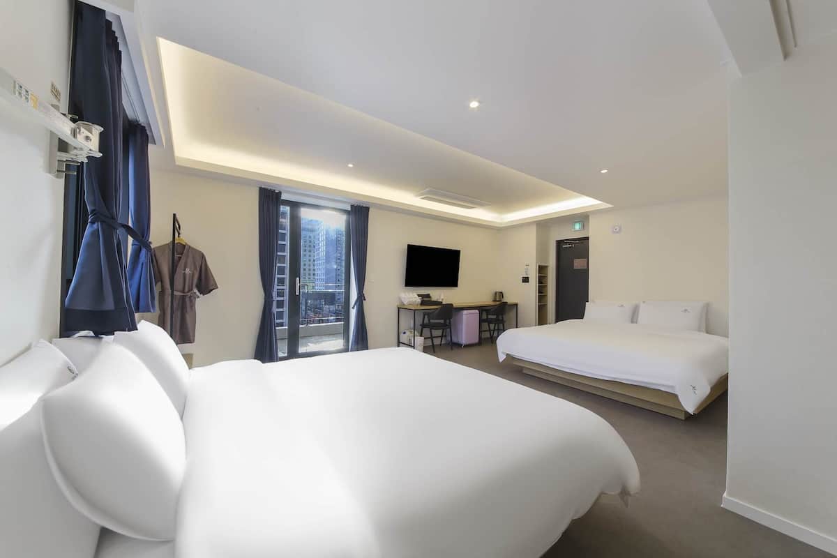 Family Twin Terrace Room | Free WiFi, bed sheets