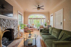 Smart TV, fireplace, printers - 3/2 Luxury Spanish Villa - Pool - Pet Friendly (Lakeland)