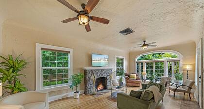 3/2 Luxury Spanish Villa - Pool - Pet Friendly