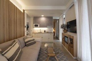 Smart TV, fireplace