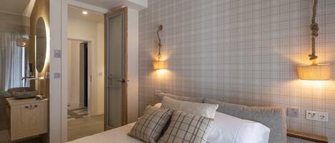 2 bedrooms, travel crib, free WiFi, bed sheets