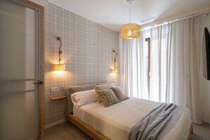 2 bedrooms, travel cot, free WiFi, bed sheets