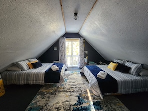3 bedrooms, desk, iron/ironing board, free WiFi