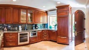 Køleskab, mikrobølgeovn, ovn, opvaskemaskine